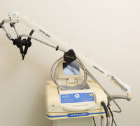 <div align="left">・組織深達性の高い近赤外線を高出力照射する光線治療器です。<br>
・眼科では星状神経節に照射して眼の血流を良くしたり、三叉神経痛の治療に使います。</div>